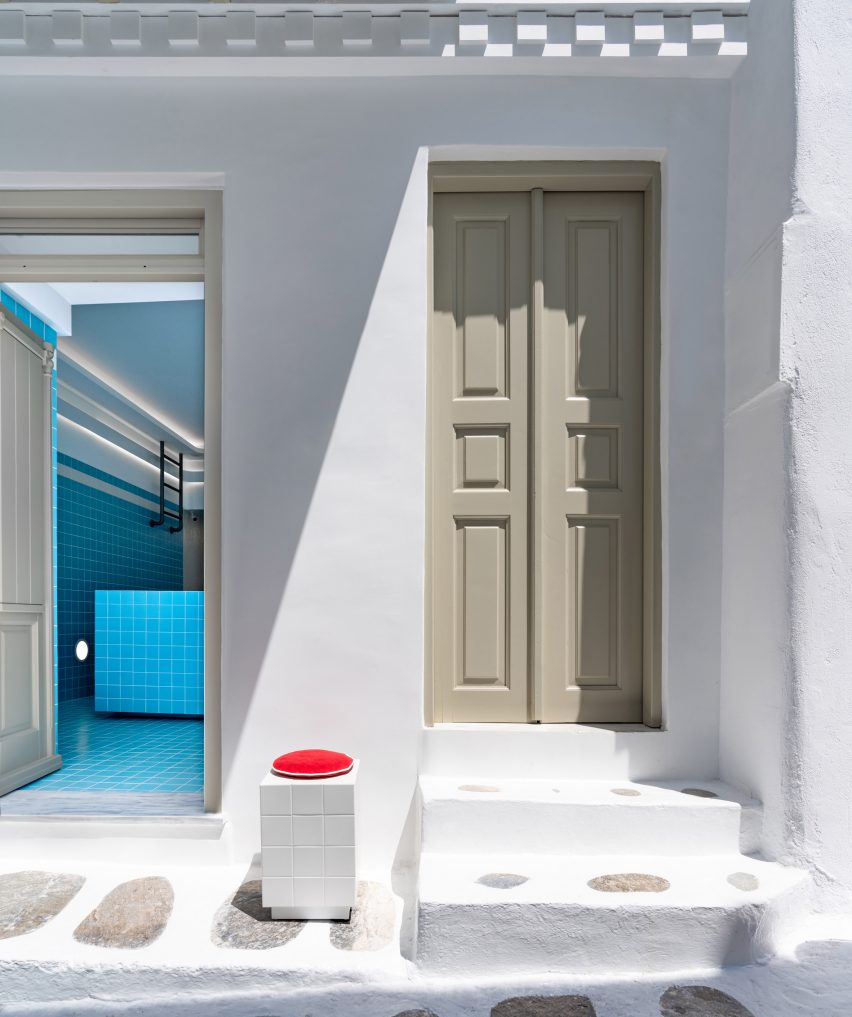 Insights Greece - Mykonos Jewellery Store Designed to Look Like a Pool 