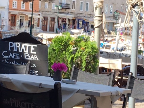 Insights Greece - Where to Eat and Drink in Hydra